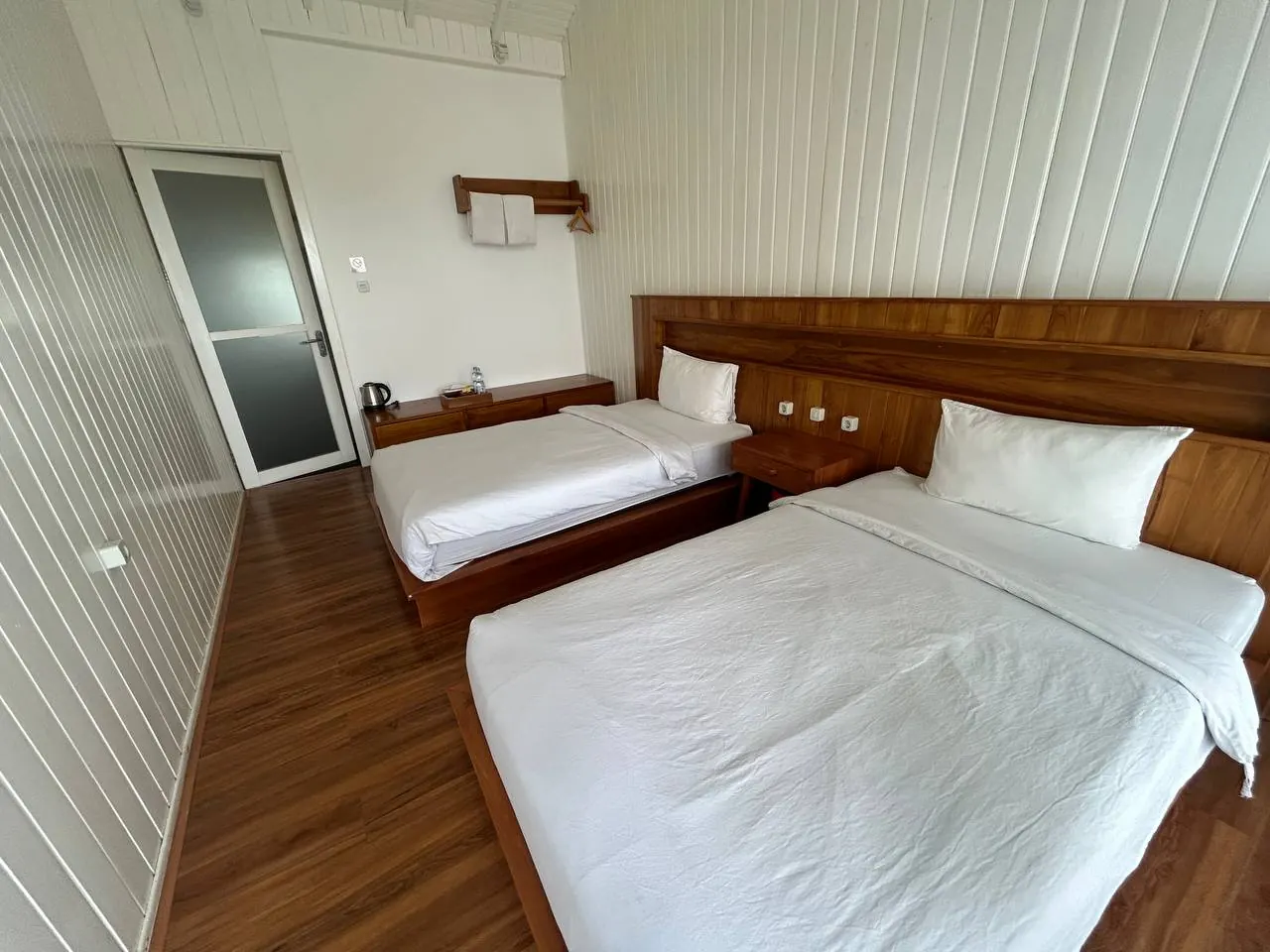 Deluxe 5 — Batara White House, Lolai