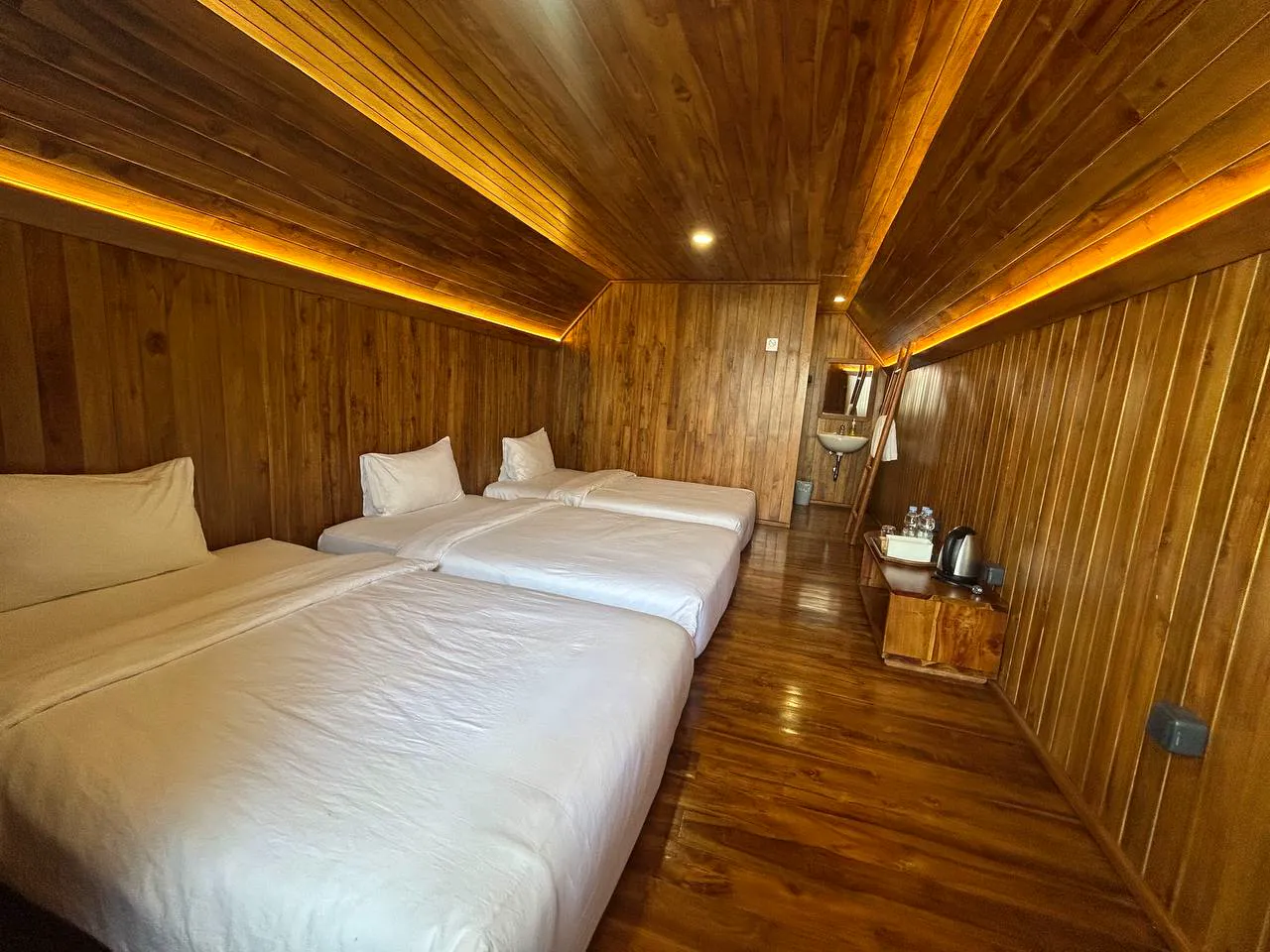 Rumah Toraja (Tongkonan) — Batara White House, Lolai